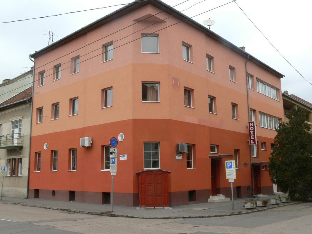 Hotel Centrum Сегед Екстер'єр фото